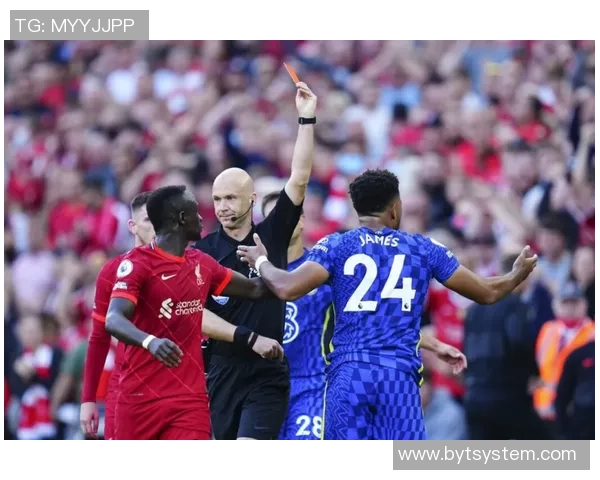 欧联杯激战利物浦与阿森纳互交白卷帽子戏法瞬间点燃全场气氛